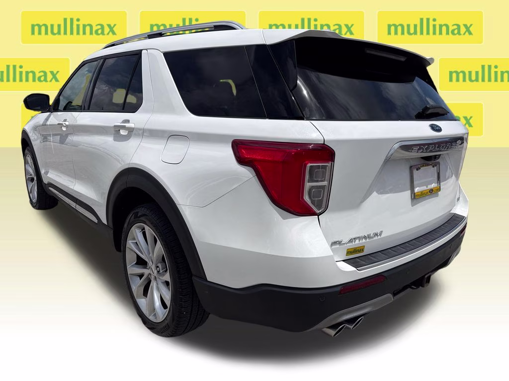 2022 Star White Metallic Tri-Coat Ford Explorer Platinum 4X4 SUV
