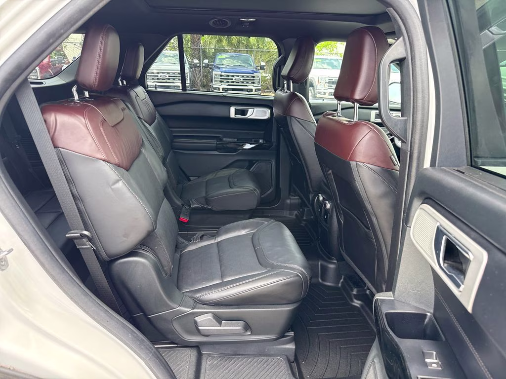 2022 Star White Metallic Tri-Coat Ford Explorer Platinum 4X4 SUV