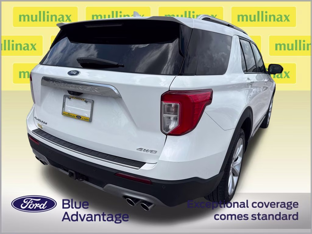 2022 Star White Metallic Tri-Coat Ford Explorer Platinum 4X4 SUV