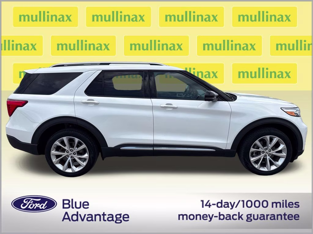 2022 Star White Metallic Tri-Coat Ford Explorer Platinum 4X4 SUV