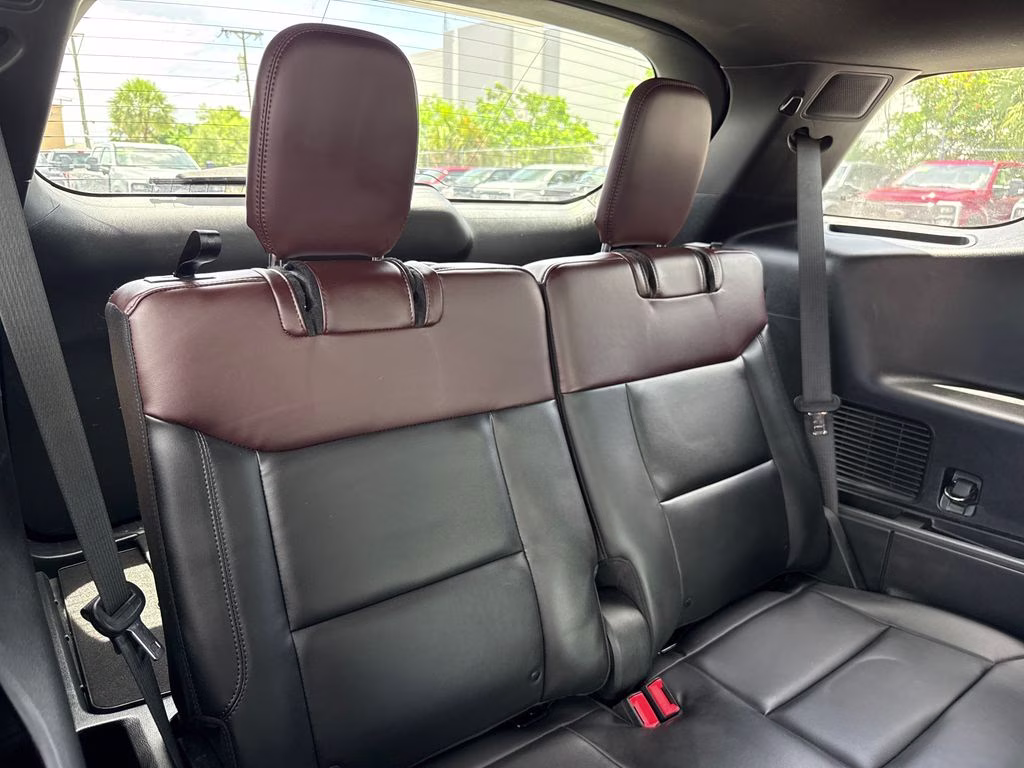 2022 Star White Metallic Tri-Coat Ford Explorer Platinum 4X4 SUV