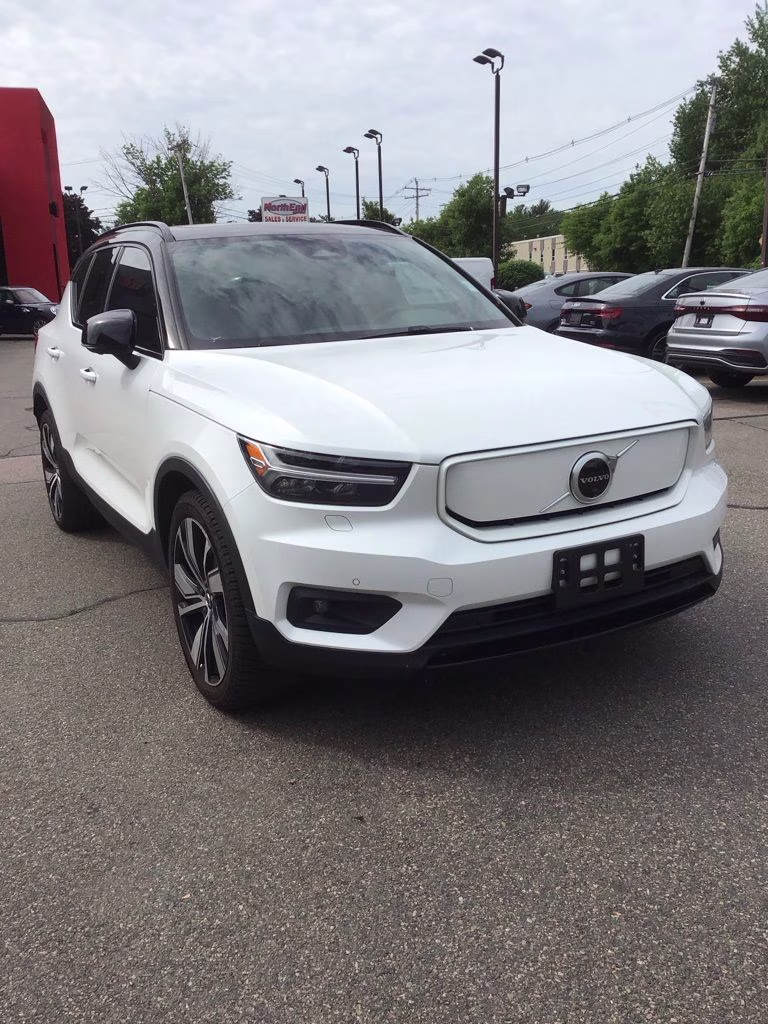 2021 Crystal White Volvo XC40 Recharge Pure Electric P8 AWD SUV
