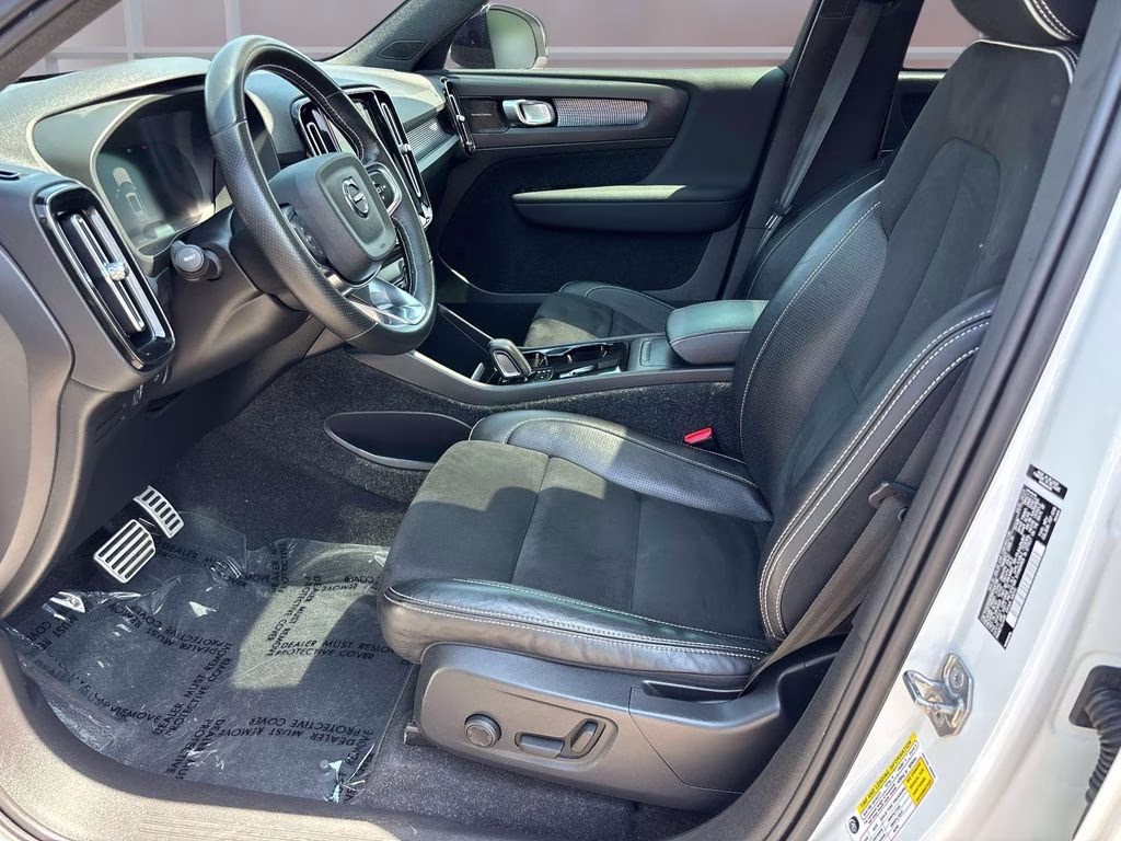 2021 Crystal White Volvo XC40 Recharge Pure Electric P8 AWD SUV