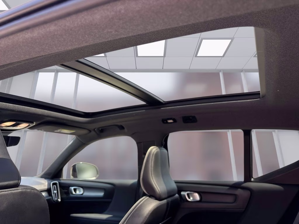 2021 Crystal White Volvo XC40 Recharge Pure Electric P8 AWD SUV