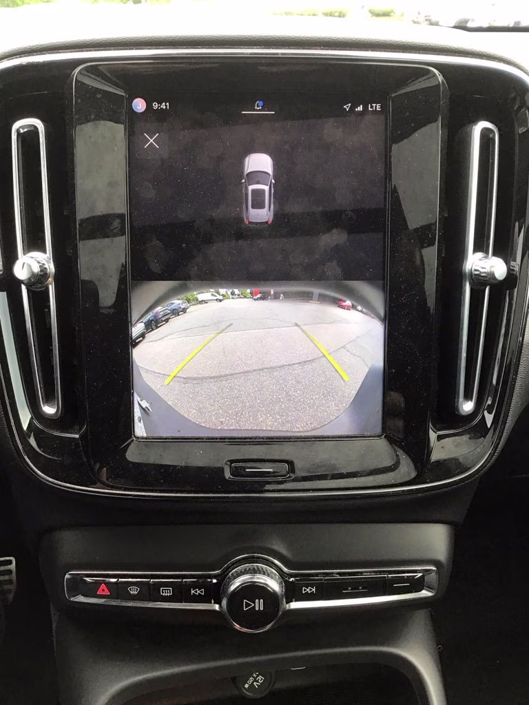 2021 Crystal White Volvo XC40 Recharge Pure Electric P8 AWD SUV