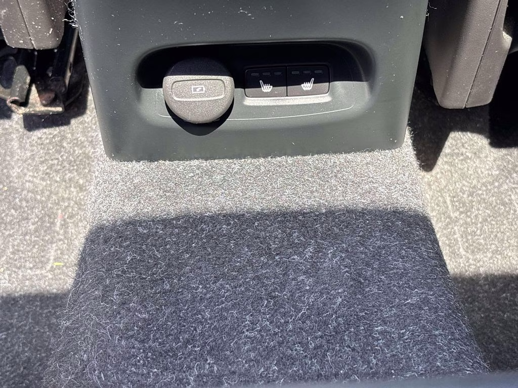 2021 Crystal White Volvo XC40 Recharge Pure Electric P8 AWD SUV