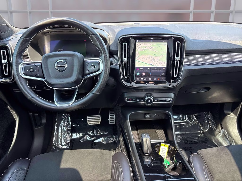 2021 Crystal White Volvo XC40 Recharge Pure Electric P8 AWD SUV
