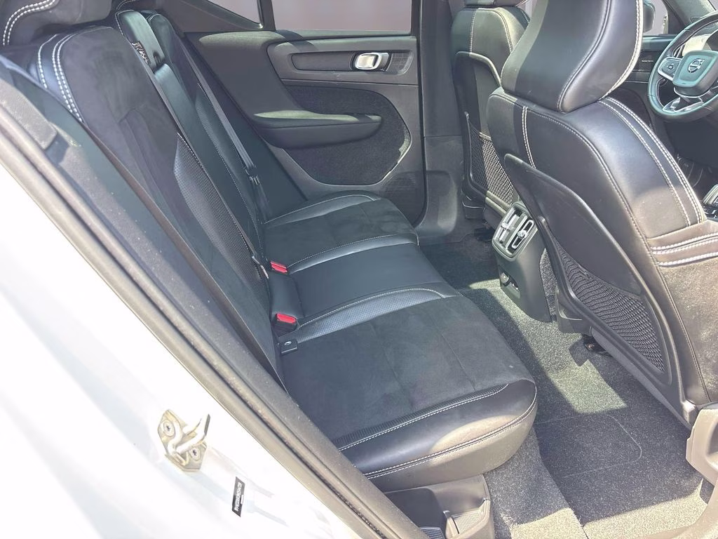 2021 Crystal White Volvo XC40 Recharge Pure Electric P8 AWD SUV
