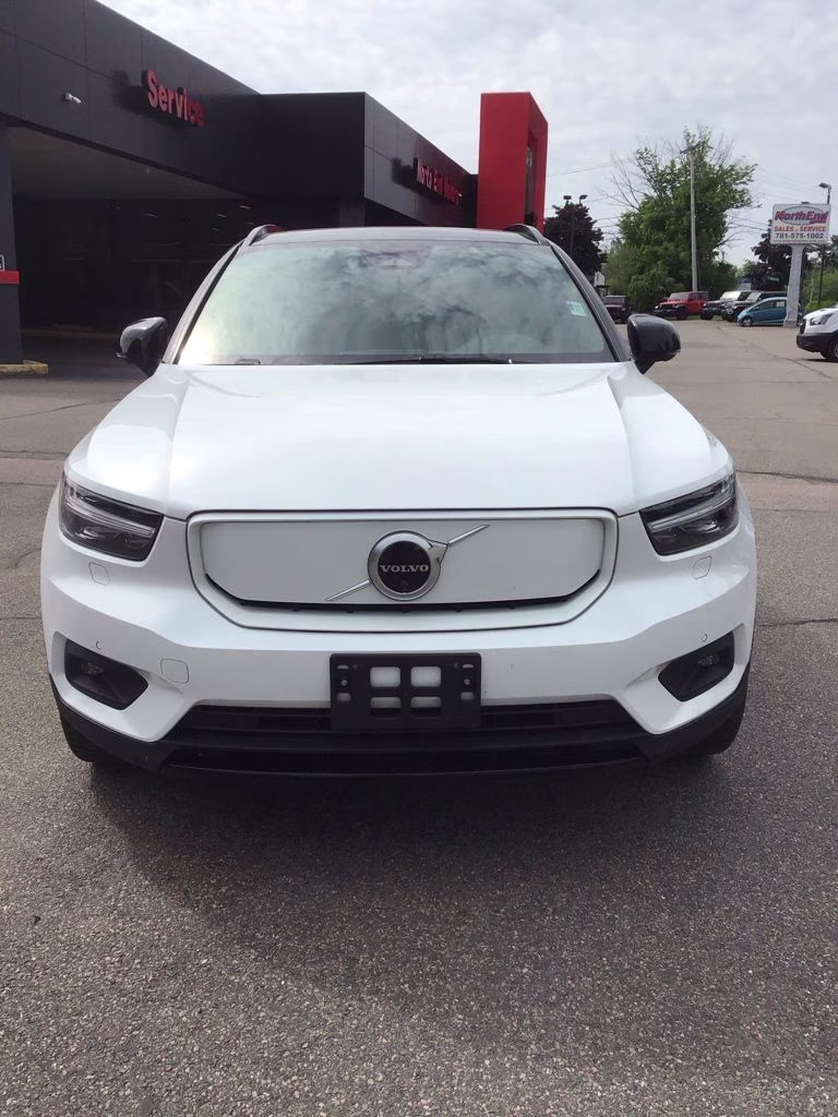 2021 Crystal White Volvo XC40 Recharge Pure Electric P8 AWD SUV