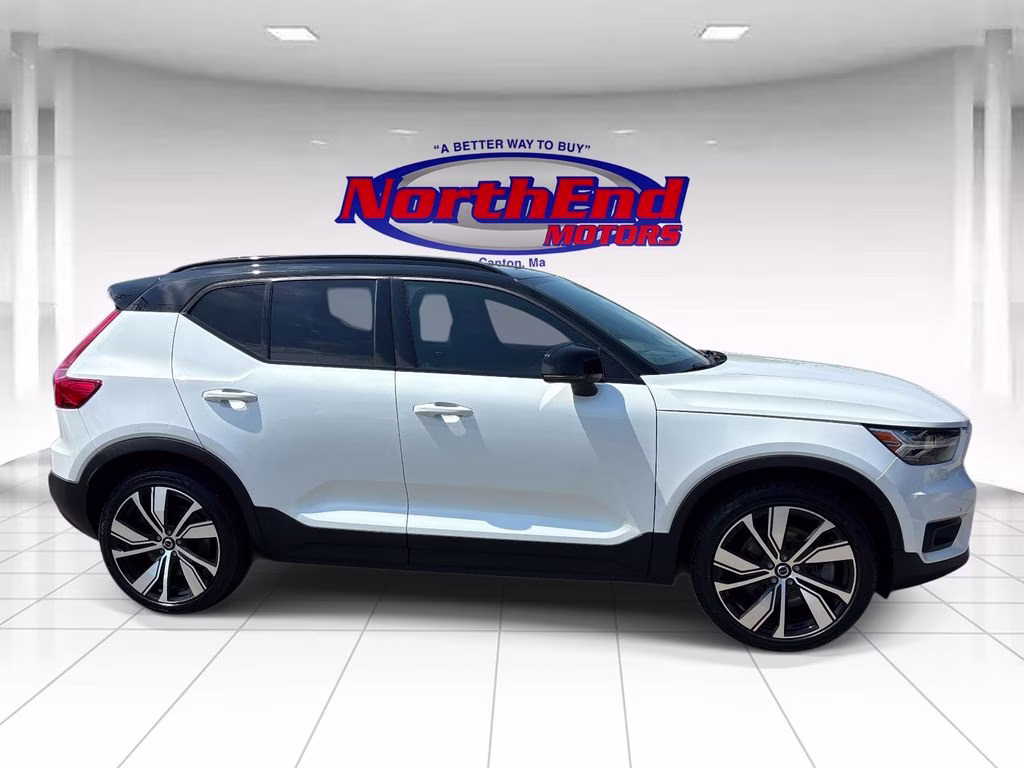 2021 Crystal White Volvo XC40 Recharge Pure Electric P8 AWD SUV