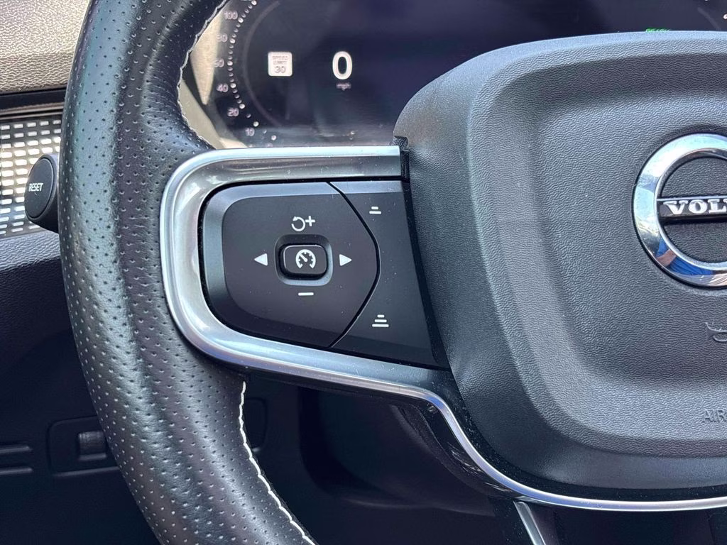 2021 Crystal White Volvo XC40 Recharge Pure Electric P8 AWD SUV