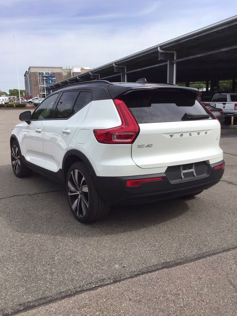 2021 Crystal White Volvo XC40 Recharge Pure Electric P8 AWD SUV