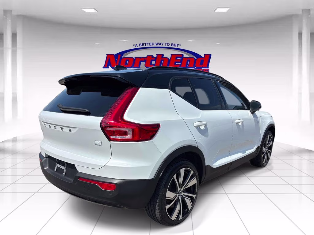 2021 Crystal White Volvo XC40 Recharge Pure Electric P8 AWD SUV