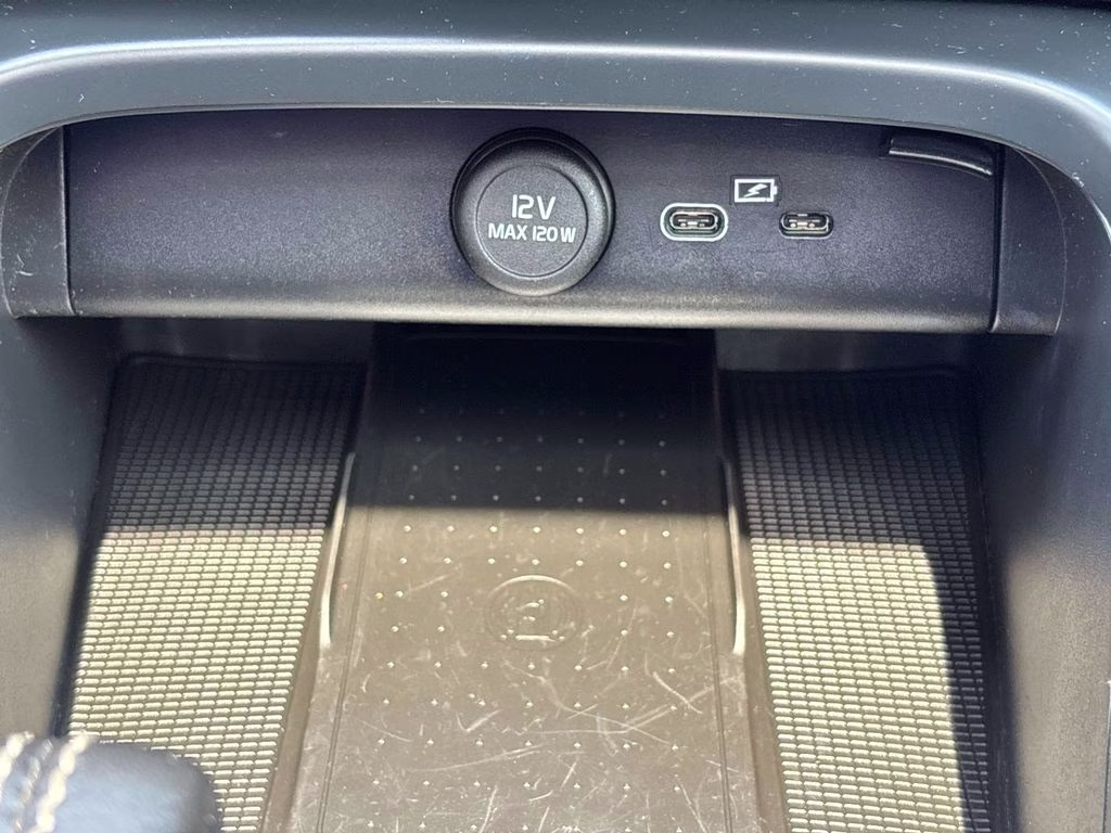 2021 Crystal White Volvo XC40 Recharge Pure Electric P8 AWD SUV