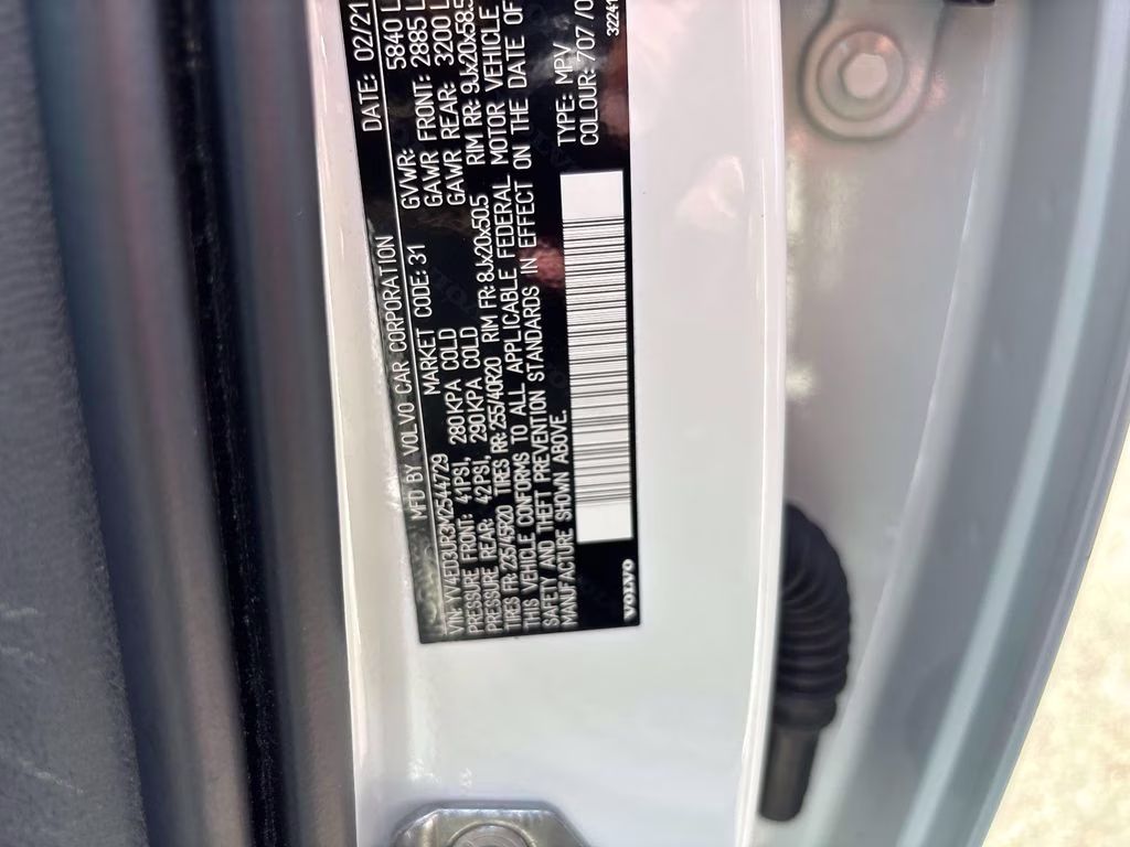 2021 Crystal White Volvo XC40 Recharge Pure Electric P8 AWD SUV