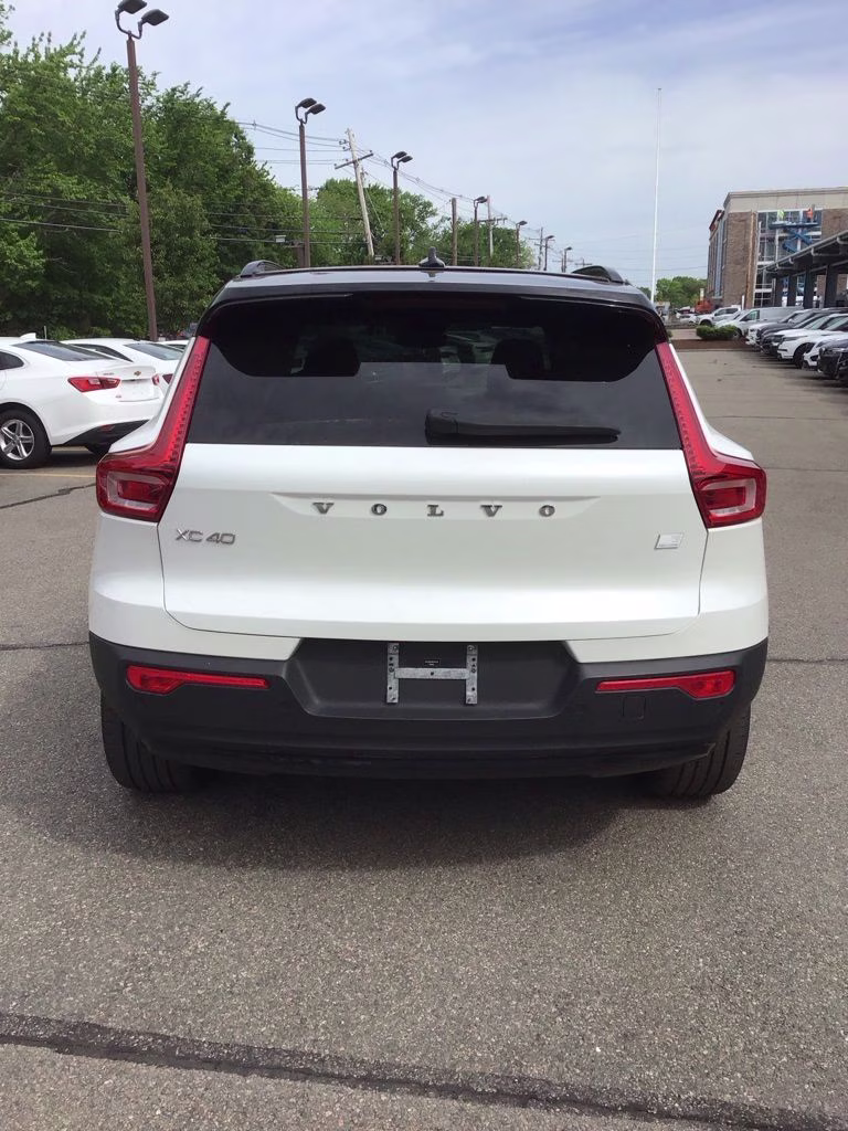 2021 Crystal White Volvo XC40 Recharge Pure Electric P8 AWD SUV
