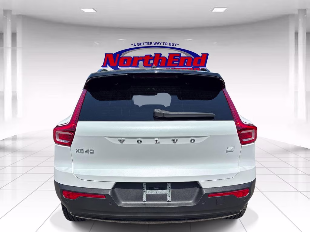 2021 Crystal White Volvo XC40 Recharge Pure Electric P8 AWD SUV