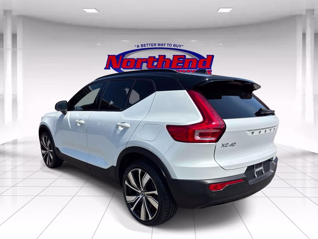 2021 Crystal White Volvo XC40 Recharge Pure Electric P8 AWD SUV