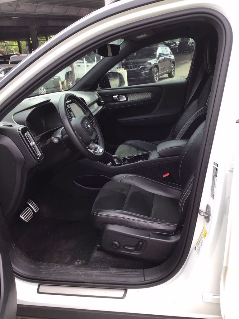 2021 Crystal White Volvo XC40 Recharge Pure Electric P8 AWD SUV