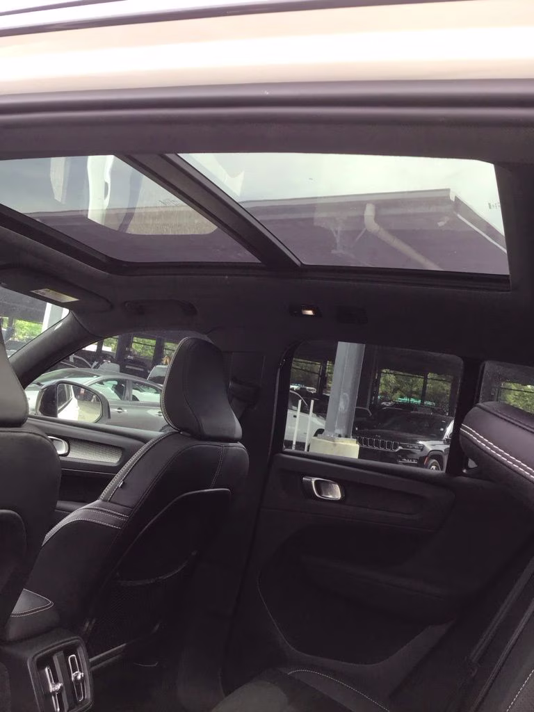 2021 Crystal White Volvo XC40 Recharge Pure Electric P8 AWD SUV