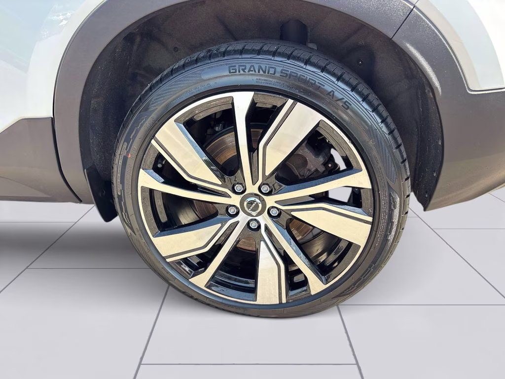 2021 Crystal White Volvo XC40 Recharge Pure Electric P8 AWD SUV