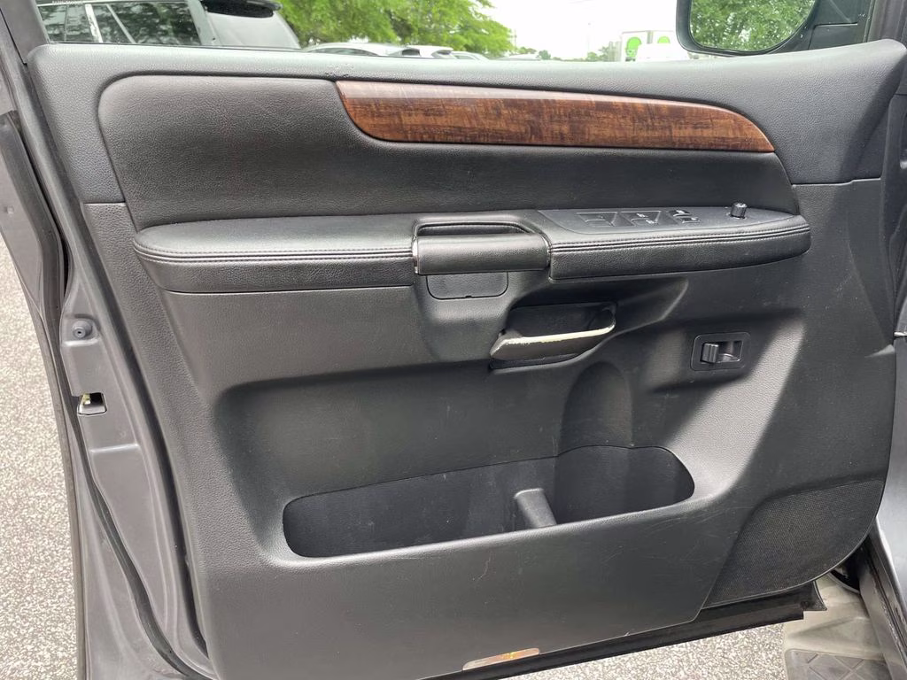 2013 Gun Metallic Pearl Metallic Nissan Armada SL RWD SUV