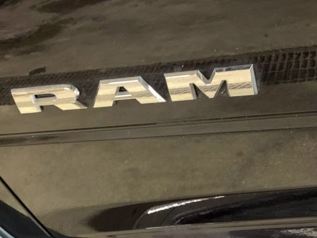 2022 Diamond Black Crystal Pearlcoat Ram 2500 Tradesman 4X4 Truck