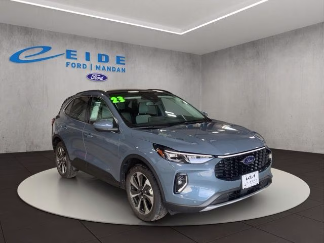 2023 Ford Escape Platinum AWD's photo