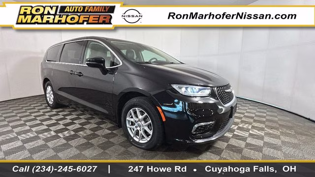 2024 Chrysler Pacifica Touring L's photo