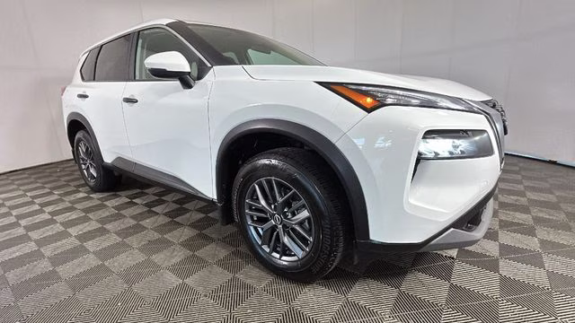 2022 Glacier White Nissan Rogue S FWD SUV
