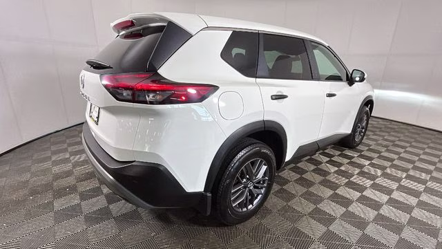 2022 Glacier White Nissan Rogue S FWD SUV