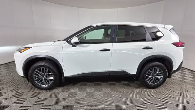 2022 Glacier White Nissan Rogue S FWD SUV