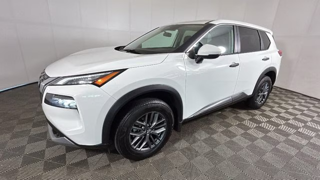2022 Glacier White Nissan Rogue S FWD SUV