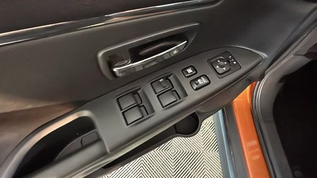 2024 Sunshine Orange Metallic Mitsubishi Outlander Sport 2.0 ES 4X4 SUV