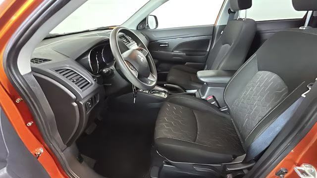 2024 Sunshine Orange Metallic Mitsubishi Outlander Sport 2.0 ES 4X4 SUV