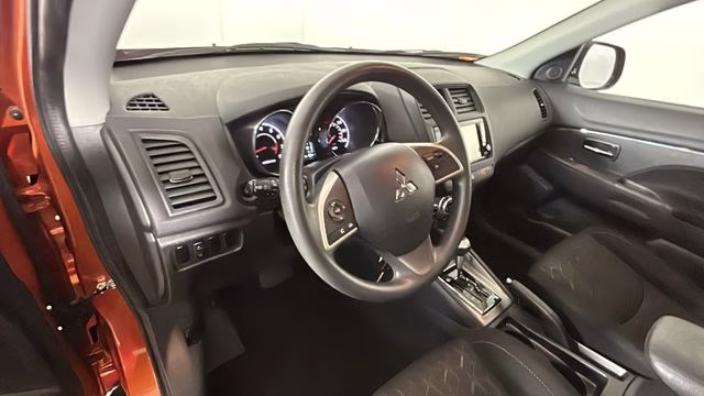 2024 Sunshine Orange Metallic Mitsubishi Outlander Sport 2.0 ES 4X4 SUV