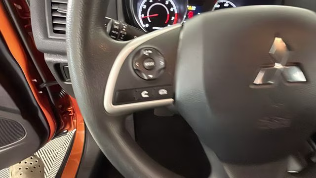 2024 Sunshine Orange Metallic Mitsubishi Outlander Sport 2.0 ES 4X4 SUV