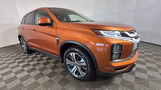 2024 Sunshine Orange Metallic Mitsubishi Outlander Sport 2.0 ES 4X4 SUV