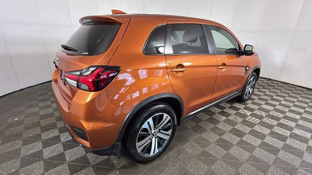 2024 Sunshine Orange Metallic Mitsubishi Outlander Sport 2.0 ES 4X4 SUV