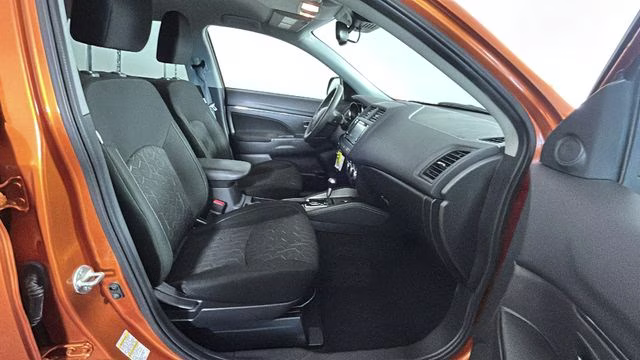 2024 Sunshine Orange Metallic Mitsubishi Outlander Sport 2.0 ES 4X4 SUV