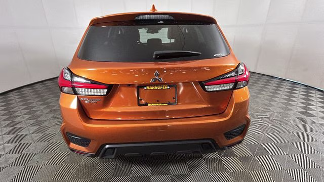 2024 Sunshine Orange Metallic Mitsubishi Outlander Sport 2.0 ES 4X4 SUV