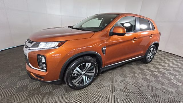 2024 Sunshine Orange Metallic Mitsubishi Outlander Sport 2.0 ES 4X4 SUV