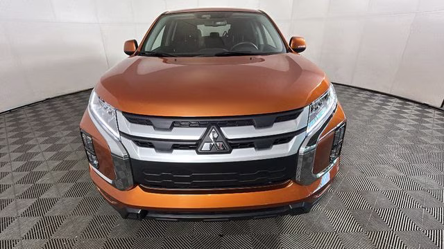 2024 Sunshine Orange Metallic Mitsubishi Outlander Sport 2.0 ES 4X4 SUV
