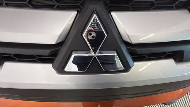2024 Sunshine Orange Metallic Mitsubishi Outlander Sport 2.0 ES 4X4 SUV