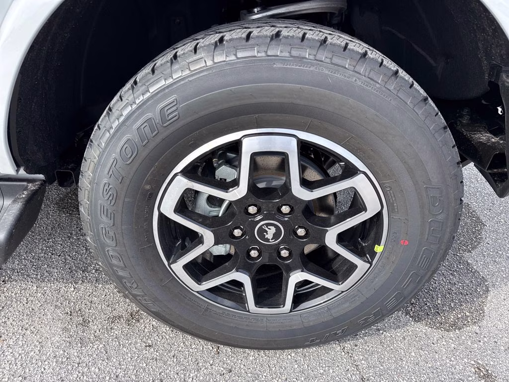 2026 Avalanche Gray Ford Bronco Outer Banks 4X4 SUV