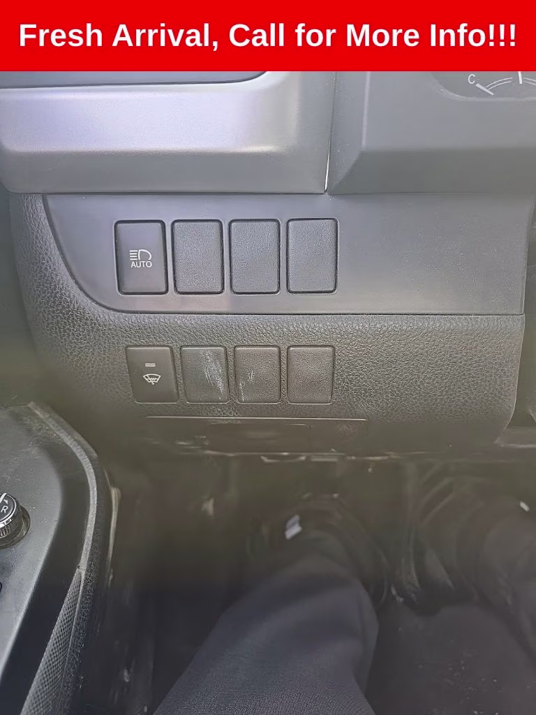 2018 Toasted Walnut Pearl Toyota Highlander LE FWD SUV