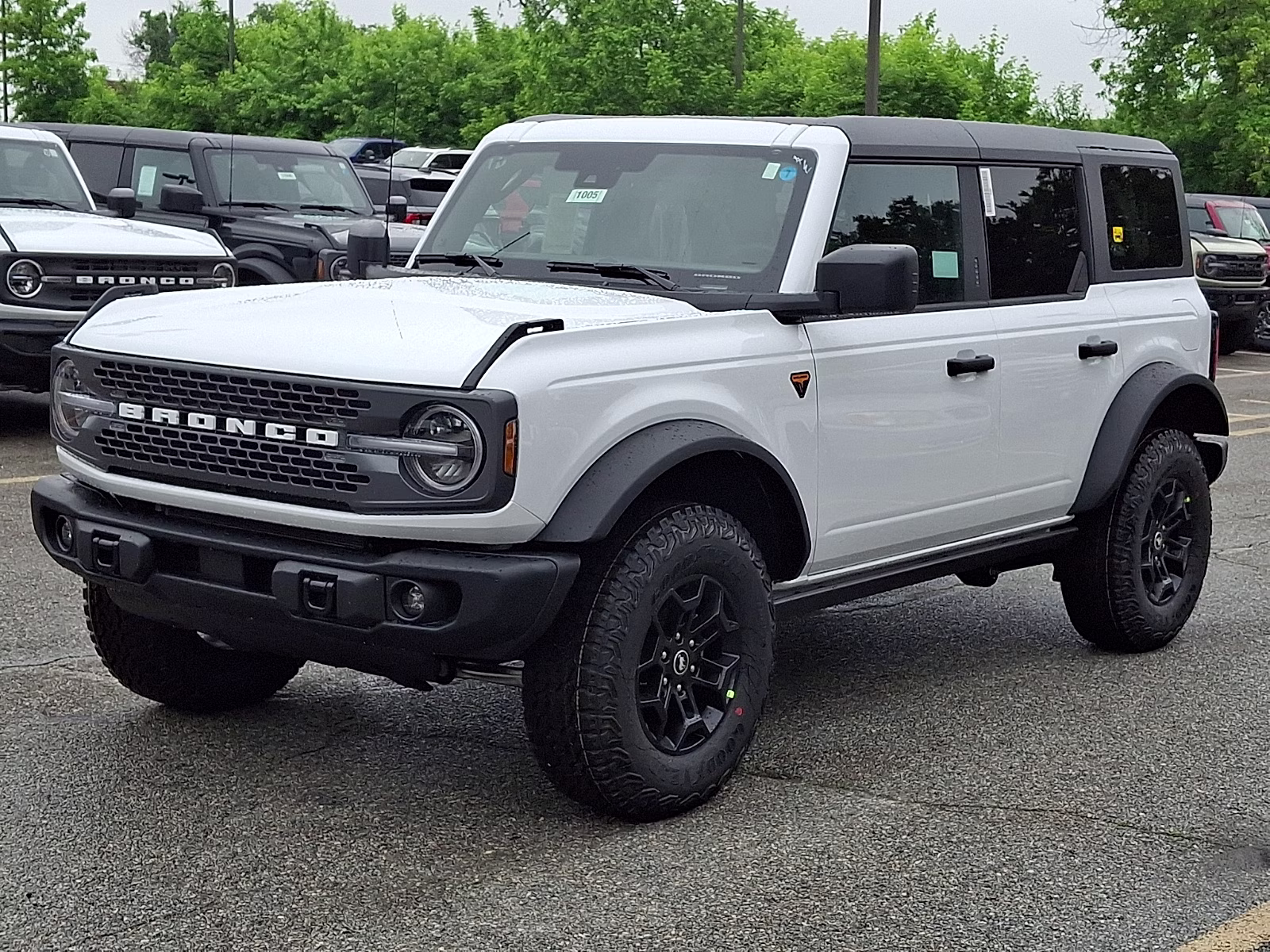 2026 Oxford White - YZ Ford Bronco Badlands 4X4