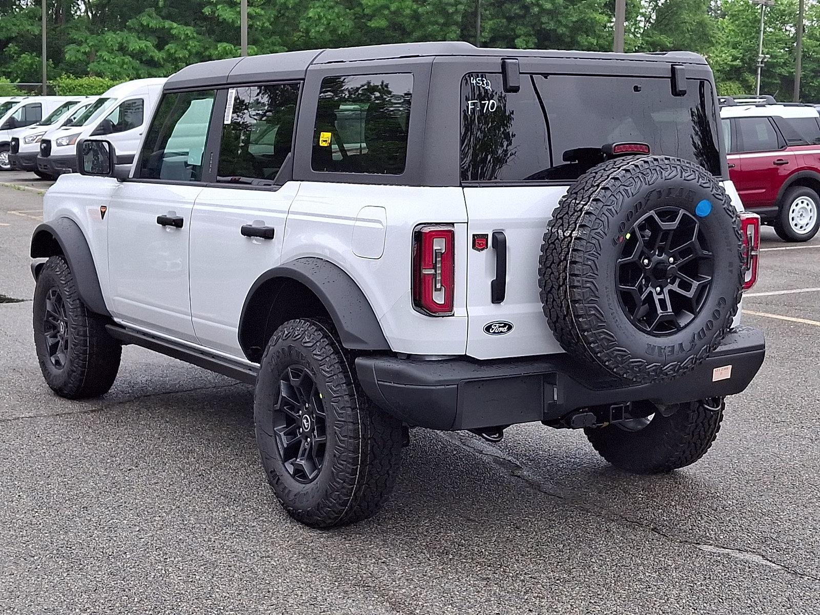 2026 Oxford White - YZ Ford Bronco Badlands 4X4
