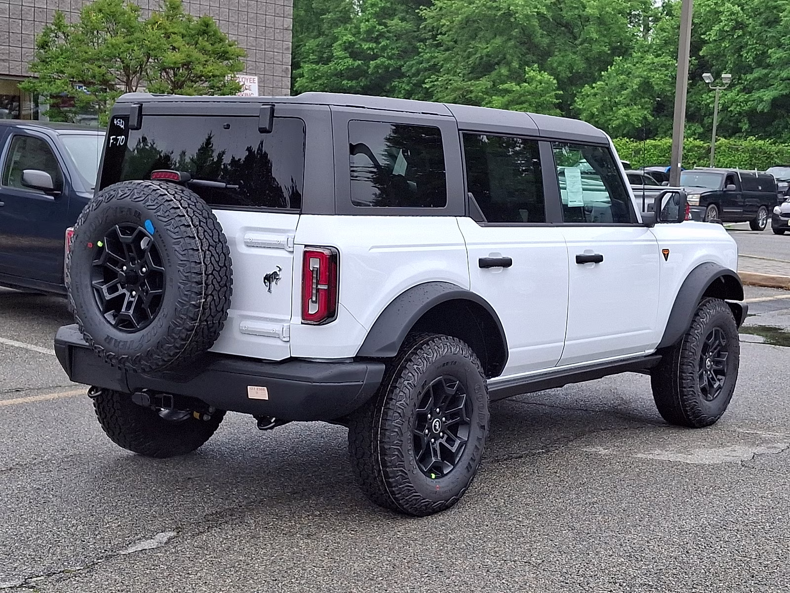 2026 Oxford White - YZ Ford Bronco Badlands 4X4