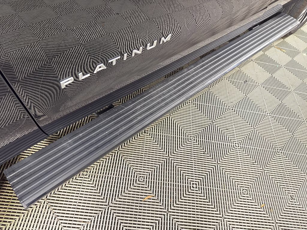 2025 Black Metallic Ford Expedition Platinum 4X4 SUV